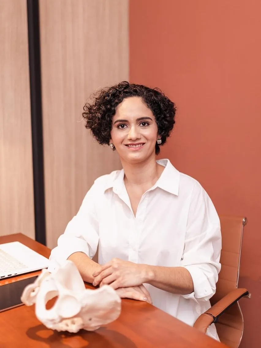 Larissa Soares em seu consultório